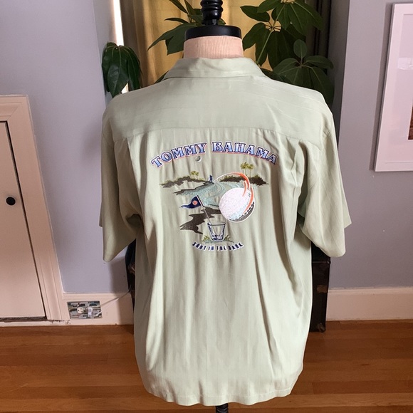Tommy Bahamas Embroidered Shot in the Dark Golf Size Medium 100% Silk Hawaiian - Picture 7 of 9